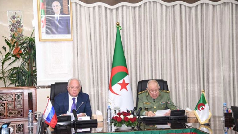 الفريق الأول شنقريحة يستقبل مدير مصلحة التعاون العسكري والتقني الروسي