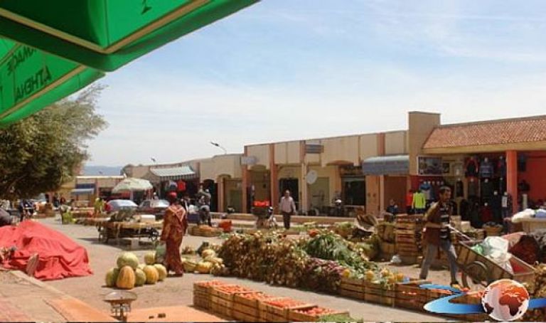 سوق الخضر والفواكه.. فوضى وتسيب