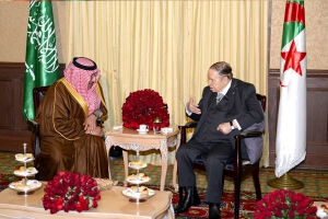 الرئيس بوتفليقة يستقبل ولي العهد نائب رئيس مجلس الوزراء وزير الداخلية السعودي