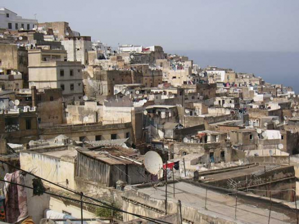 التجار الفوضويون يطالبون بمحلات لائقة