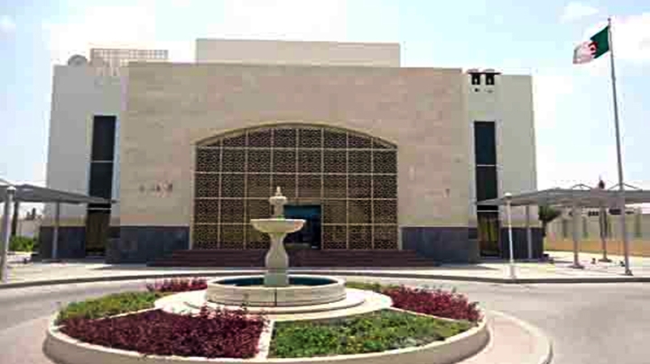 سفارة الجزائر بقطر تعلق الخدمات القنصلية