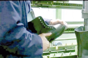 ريادة في إنتاج حذاء الأمن الصناعي والمهني