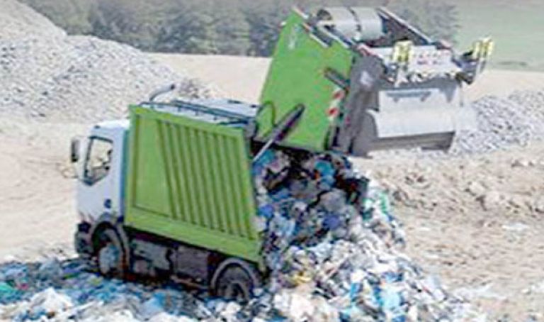 المطالبة بغلق مركز الردم التقني وتدخل الرئيس