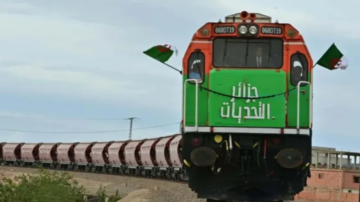 الخط السككي بشار-تندوف-غارا جبيلات فريد من نوعه