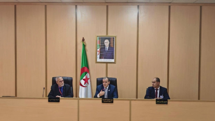 اجتماع تنسيقي حول تمويل نشاط البيع على الحالة