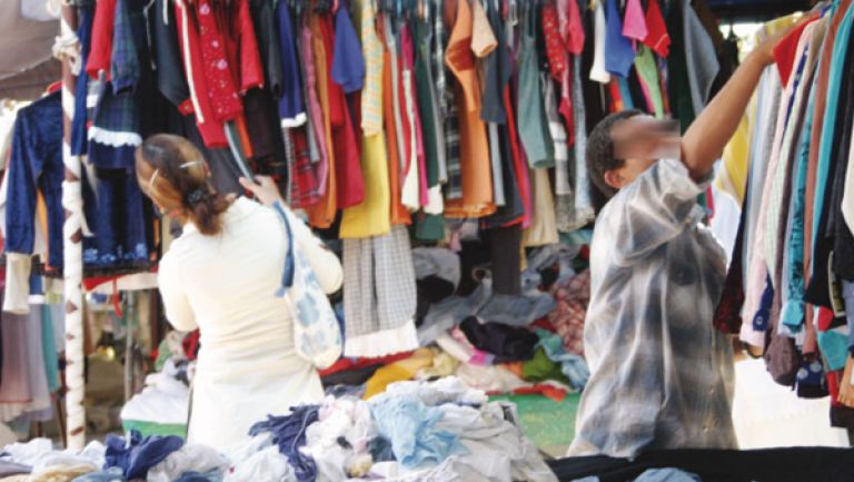 سوق الملابس المستعملة "الشيفون" تنتعش في زمن "كورونا"