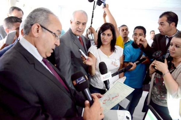 بطاقة التعريف البيومترية ابتداء من فيفري 2015