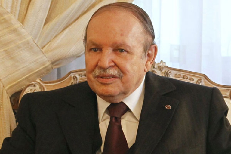 الرئيس بوتفليقة يؤكد حرصه على توطيد علاقات التعاون بين البلدين