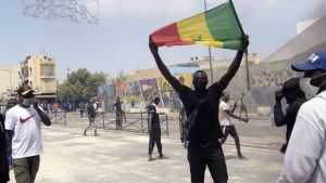 اندلاع مواجهات عنيفة بين متظاهرين وقوات الأمن