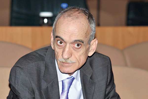 قرباج ينصح الأندية بإعادة النظر في النفقات