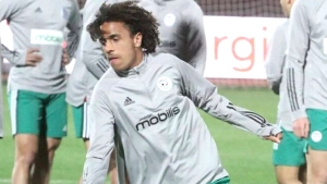  الدولي الجزائري  مهدي دورفال