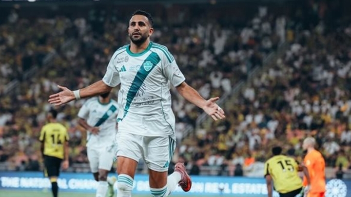 محرز يشتكي من الحرارة والرطوبة في الملاعب السعودية