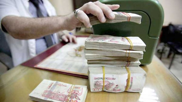 مواطنون يحتجون على 500 مليار ضرائب