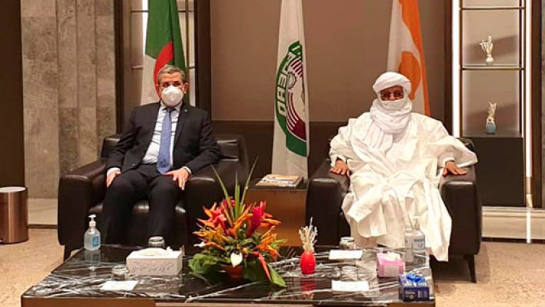 جراد يسلم بازوم رسالة خطية من الرئيس تبون