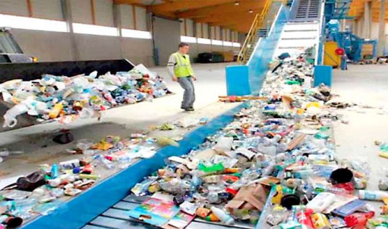 الجزائر تنتج نحو 34 مليون طن من النفايات سنويا