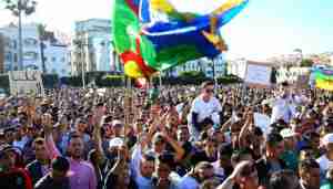 آلاف المغربيين يتظاهرون في ذكرى مقتل الصياد محسن فكري