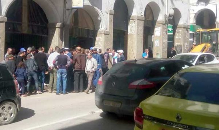 السكيكديون يطالبون بفتح تحقيق