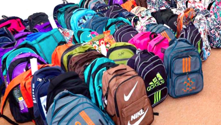 توزيع أكثر من 2000 حقيبة مدرسية