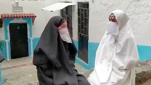 نساء سيرتا يتوشحن "الملايا" و"الحايك"