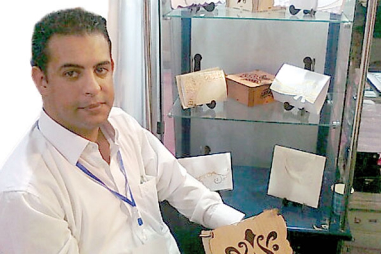 علب الحلوى .. من الكرتون إلى تحف خشبية راقية