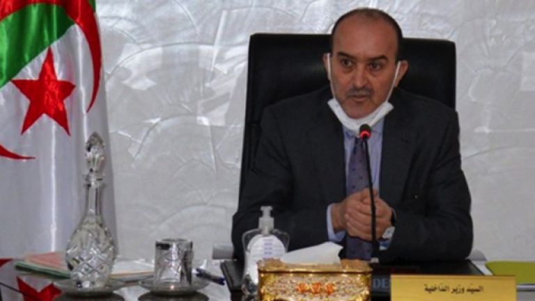 وضع مواثيق تحدد واجبات الإدارة إزاء المنتفعين من الخدمة