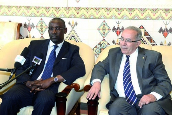 وزير خارجية مالي يشيد بدعم الجزائر لبلاده