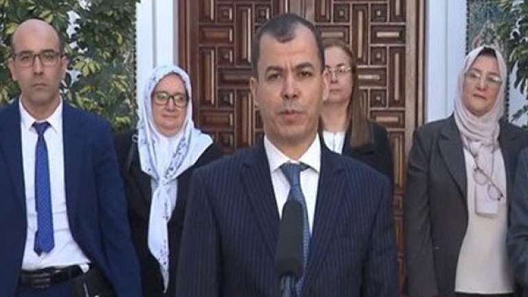 تسليم بطاقة الشفاء لمرضى السرطان بشهادة طبية فقط