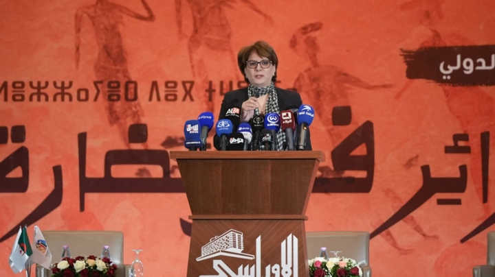 إبراز الفضل على الإنسانية في قضايا الدفاعوالحرية