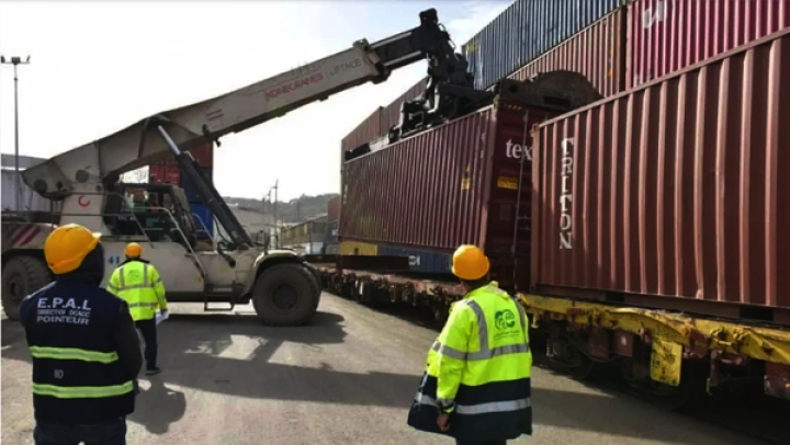 إطلاق عملية نقل الحاويات بالقطار من ميناء الجزائر