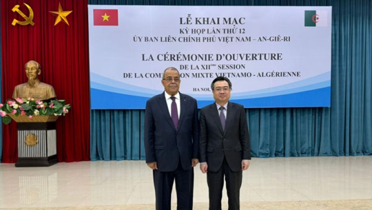 تقوية الشراكة والتعاون الثنائي في المجال التجاري