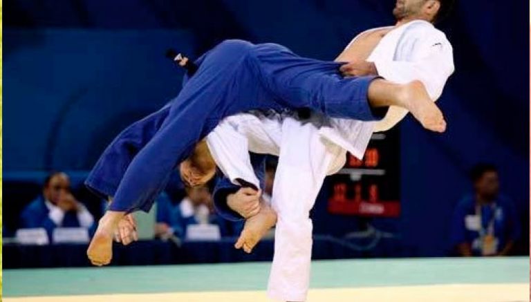 110 مصارعين و18 فريقا عسكريا عند خط الانطلاق