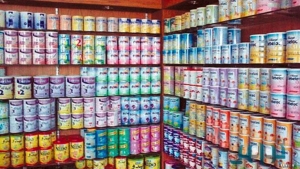 توزيع 5926 علبة حليب أطفال على العائلات المعوزة