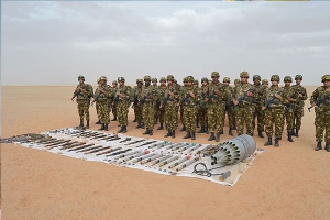 الجيش يضبط 17 صاروخا خاصا بالحوامات و20 مسدسا رشاشا و28 قنبلة بأدرار