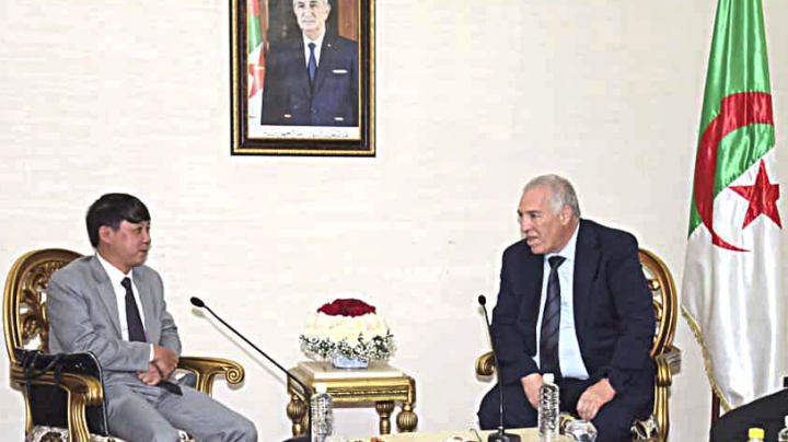 إبراز عمق العلاقات التاريخية بين الجزائر وفيتنام