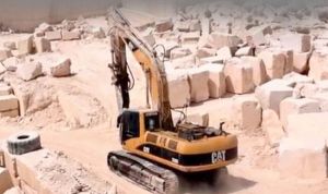 السكان يطالبون بغلق المحجرة