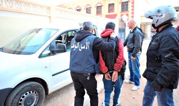 توقيف منتحل صفة الغير