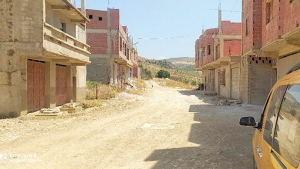 عزلة أدخلت المنطقة دائرة النسيان