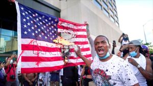 توسع رقعة الاحتجاجات بعد حادثة مقتل أمريكي أسود