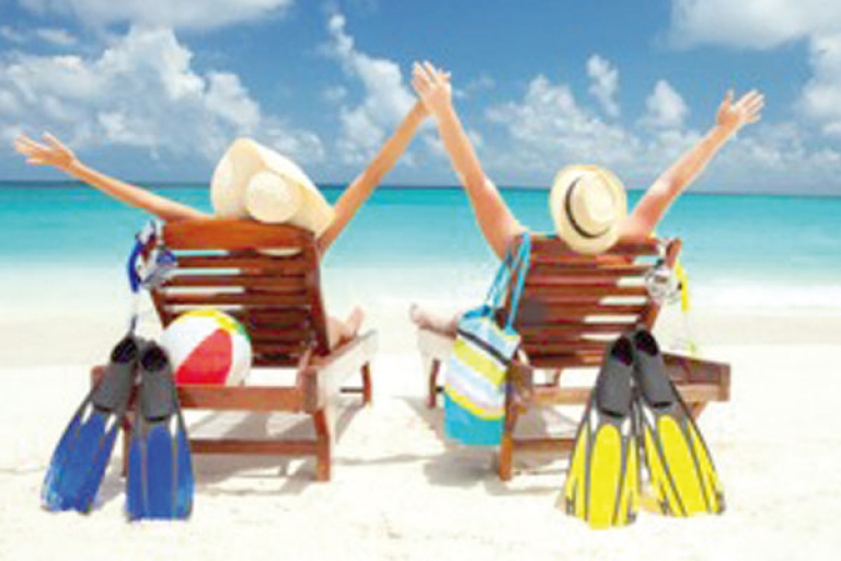 فتيات يعدن إلى وصفات الجدات لصنع كريمات السمرة