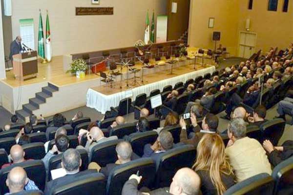 لعمامرة يبرز دور الجزائر في تكوين إطارات إفريقية