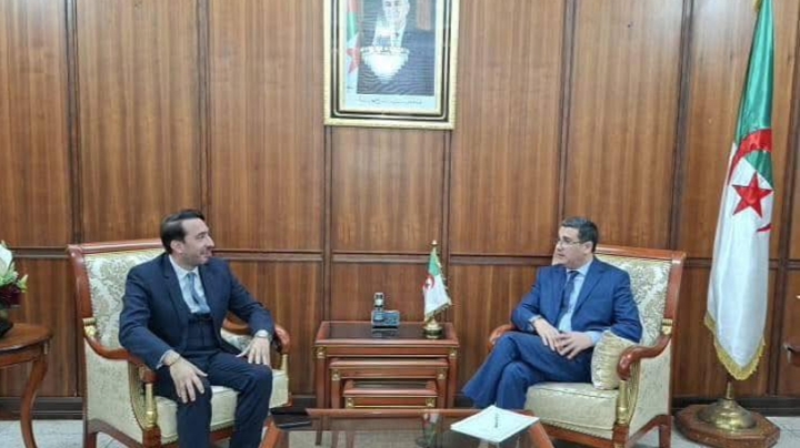 مرافقة المتعاملين الاقتصاديين لتحقيق السيادة الدوائية