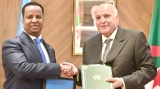 وزير الدولة، وزير الشؤون الخارجية والجالية الوطنية بالخارج والشؤون الإفريقية للجمهورية، السيد أحمد عطاف - وزير الشؤون الخارجية والتعاون الدولي لجمهورية الصومال الفدرالية، السيد عبد السلام عبدي علي