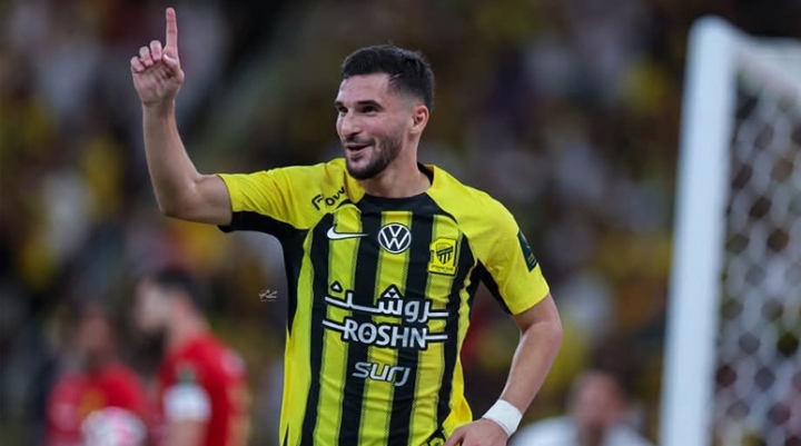 التناقض يضرب مشوار حسام عوار مع اتحاد جدة