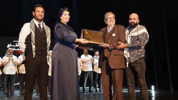 على شرف "فيلسوف المسرح".. سيد أحمد أقومي