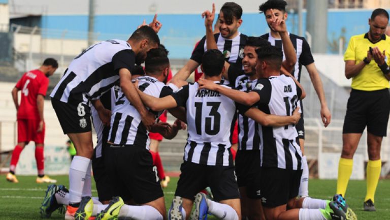 "النسر السطايفي" يقصف بلعباس بثمانية ويتربع على الريادة