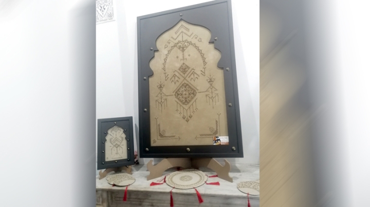 عبقرية النقش على الجلد تراث حي ينبض بالإبداع
