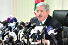 الجزائر تملك هامشا من الأمن لتجاوز آثار الأزمة 
