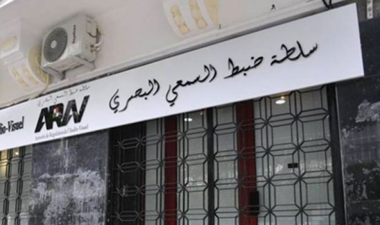 الدعوة للالتزام بأخلاقيات المهنة والخدمة العمومية
