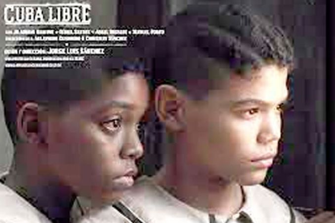 براءة طفلين تروي تاريخ شعب محتل