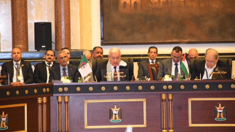 الجزائر تدعو الدول العربية  إلى اتخاذ موقف واضح وشجاع